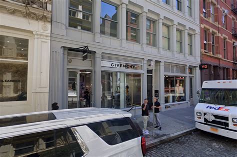 givenchy break in|Thieves grab $52K in merch from NYC Givenchy store: sources.